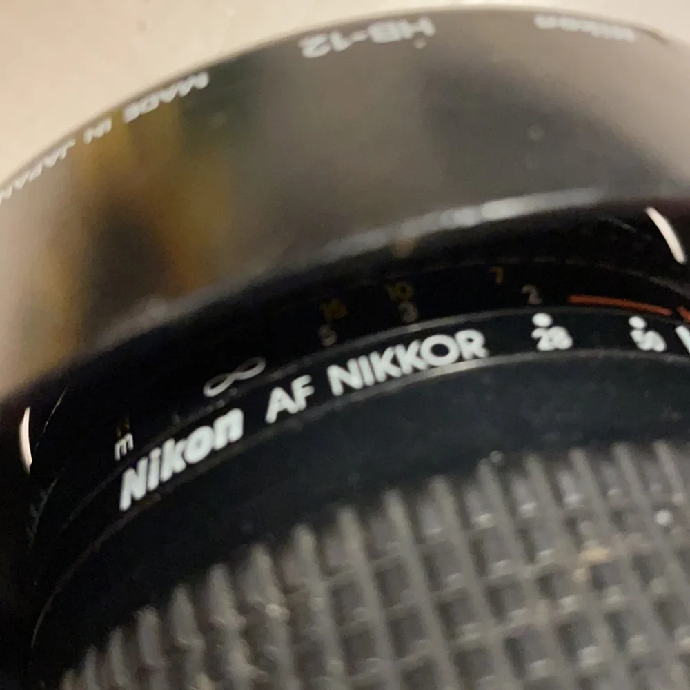 Nikon AF Nikkor 28-200mm, 1:3.5-5.6D Lens with Hood